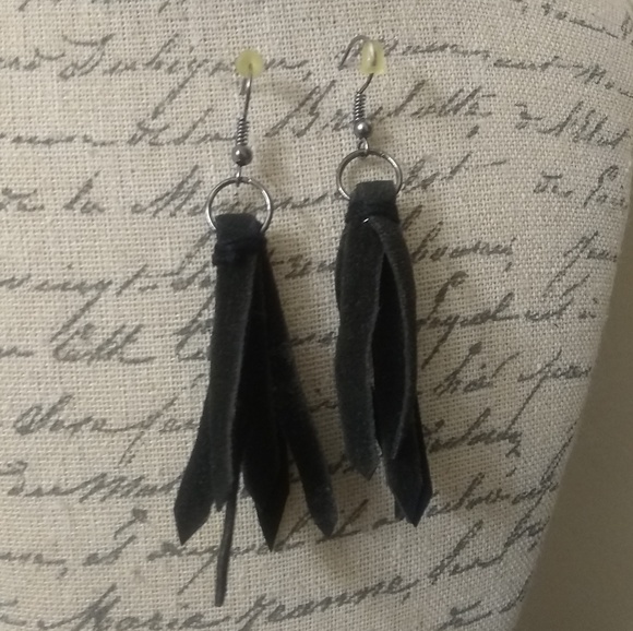 Essential oil diffuser black tassel hook earrings - Picture 1 of 3